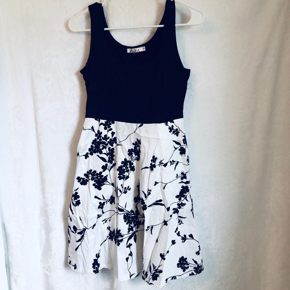 Pretty black and white sundress